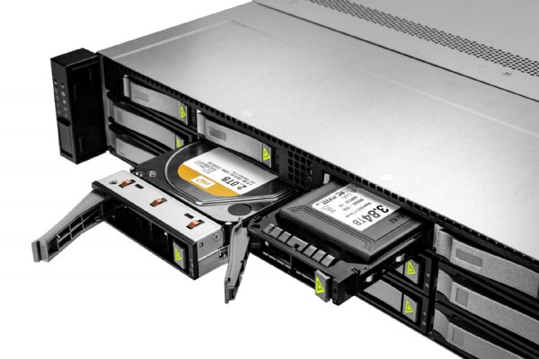 In-Win IW-RS216-CR800.OL- 2U 16 Drive Server Chassis CRPS, 7 LP Expansion, Hybrid Oculink x 8 Backplane