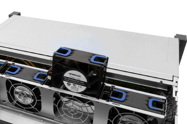 In-Win IW-RS224-098-CR2K.- 2U 24 Drive Server Chassis CRPS 1200W Power Supply 