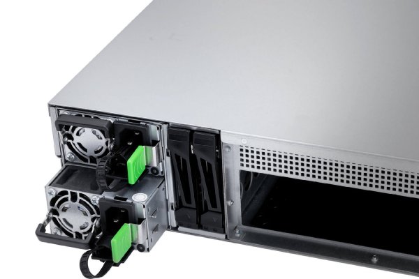 In-Win IW-RS224-098-CR2K.- 2U 24 Drive Server Chassis CRPS 1200W Power Supply 